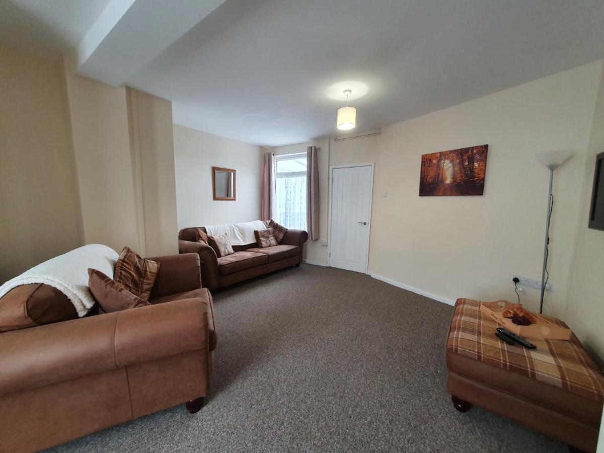 2 Bed House, Contractors & Holiday Guests Welcomed Dowlais Extérieur photo
